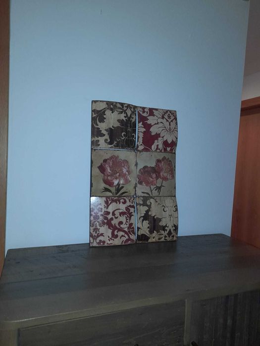 Quadro em ferro em tons de bordeaux