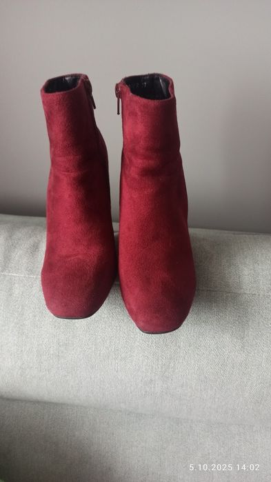 Stylowe bordowe botki z ekozamszu – rozmiar 37
