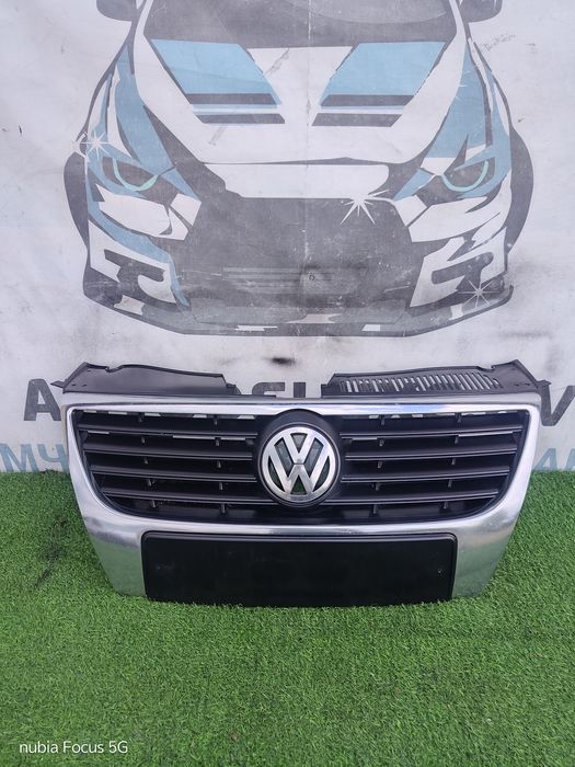 Передня решітка бампера Volkswagen Passat b6