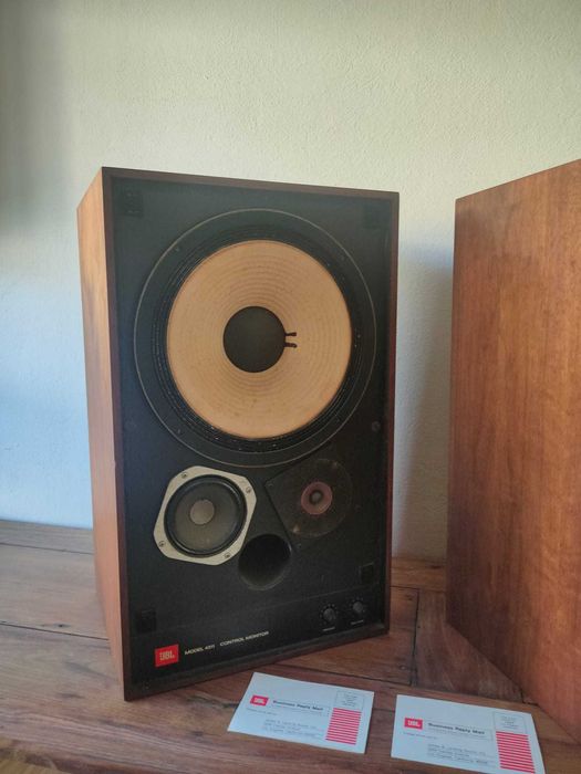 JBL 4311 - Colunas Monitor