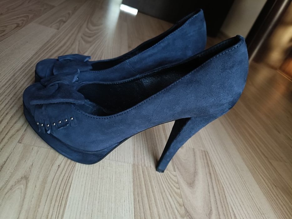 Zamszowe buty na obcasie Quazi rozm.39