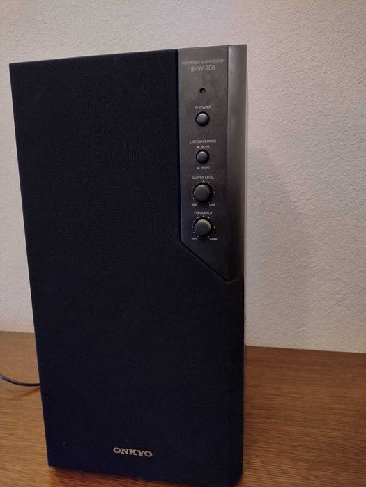 KINO DOMOWE: aplituner, odtwarzacz CD, subwoofer, kolumny