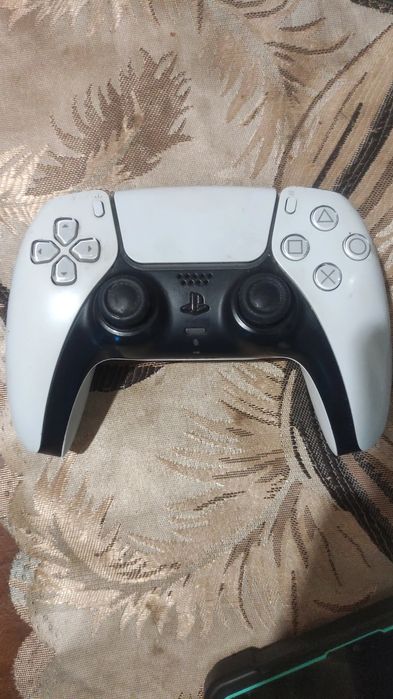 Продам геймпад DualSense5 + iгри на Sony PlayStation5  (UFC 5+FIFA 24)