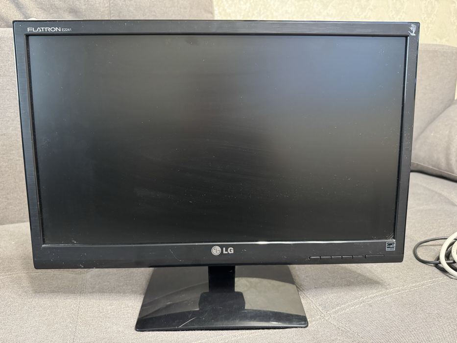 Продам монітор LG  Flatron E2241