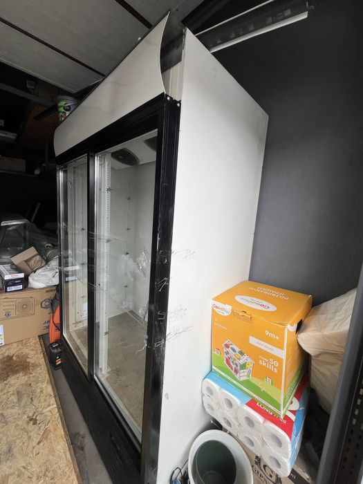 Холодильник вітрина для напоїв