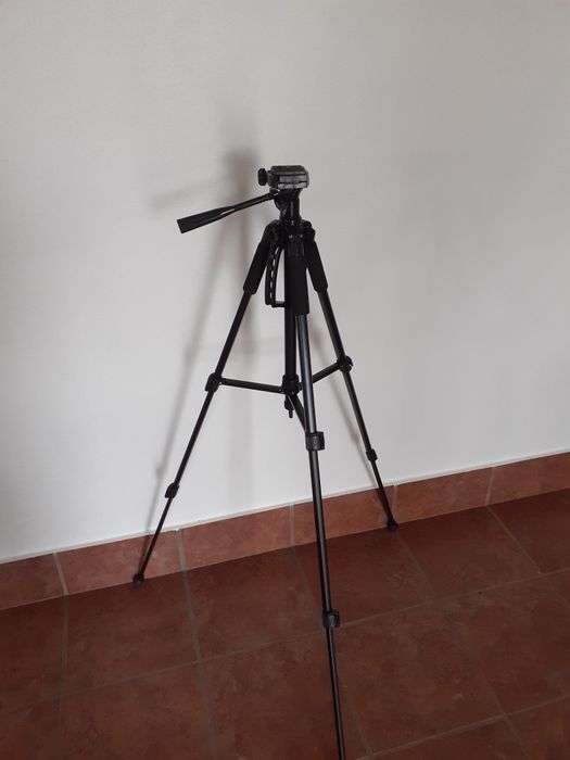 Tripé ajustável c/ nível
