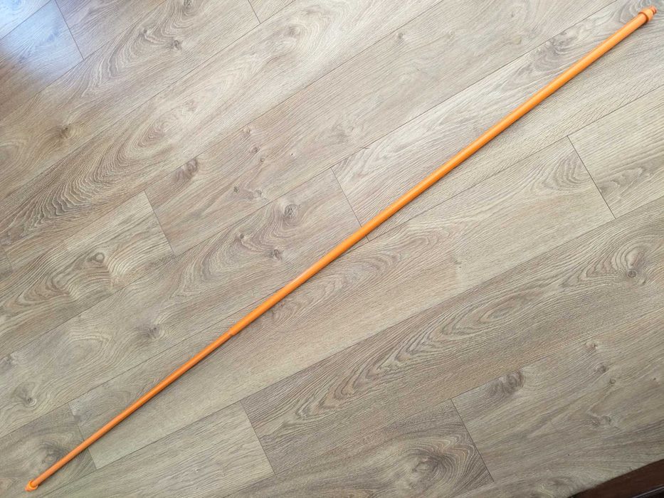 Varão extensível, terminações, suportes de parede, argolas e gancho