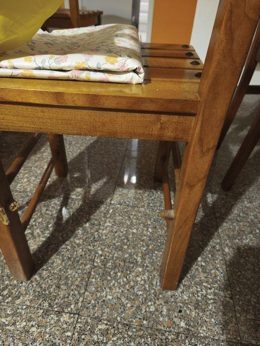 Mesa de cozinha e 4 cadeiras