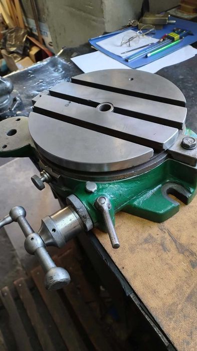 Stół obrotowy fi 250 z zabierakiem i uchwytem fi 200 Bison