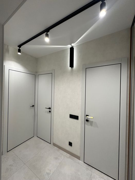 Поклейка обоев. Комплексный и частичный ремонт квартир. Доступные цены