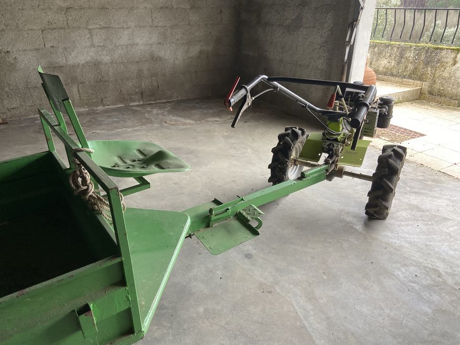 Enxada mecânica com reboque