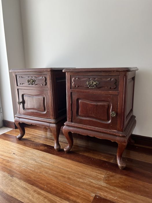 Mesas de cabeceira antigas vintage estilo Queen Anne