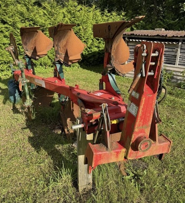 Продам плуг 3ьох корпусний оборотний vogel noot