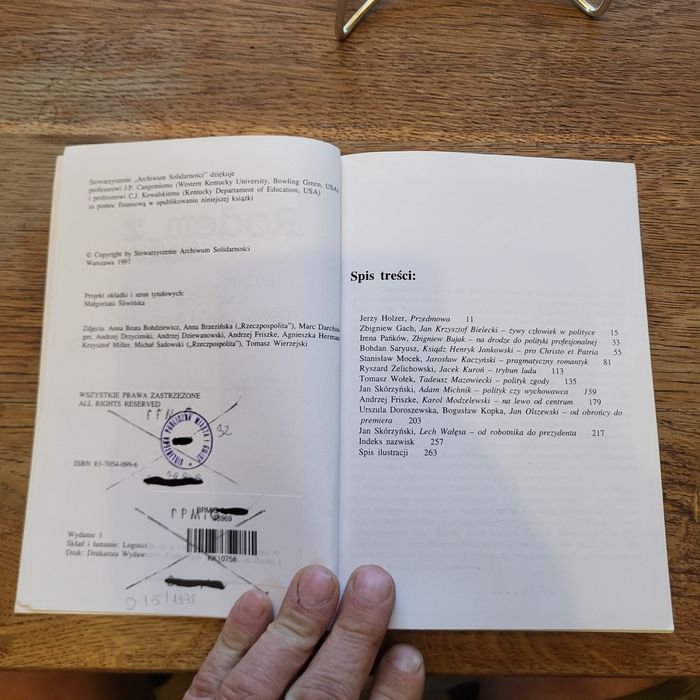 Książka Rodem z Solidarności pobiblioteczna ⁷¹