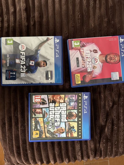 PS4 Slim + Comando + 3 Jogos