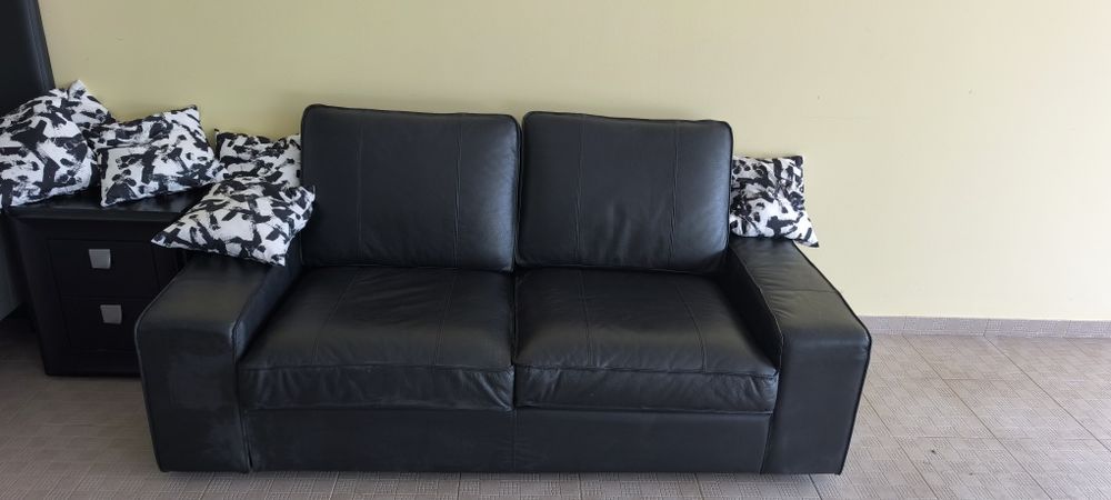 Vendo conjunto de mobiliário completo em excelente estado com design moderno e cores neutras ( preto / cinza) ideal para quarto ou estúdio