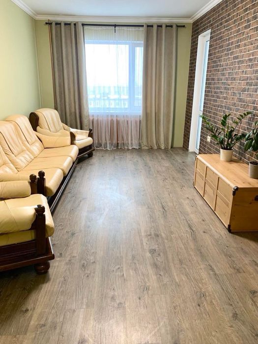 3 кімнатна з ремонтом та меблями р-н Відродження