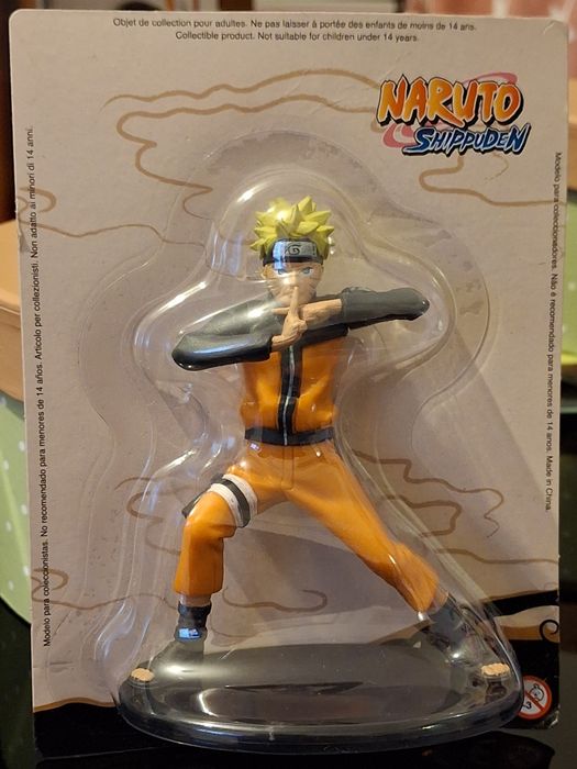 Naruto Shippuden Figura com revista. Coleccionável.