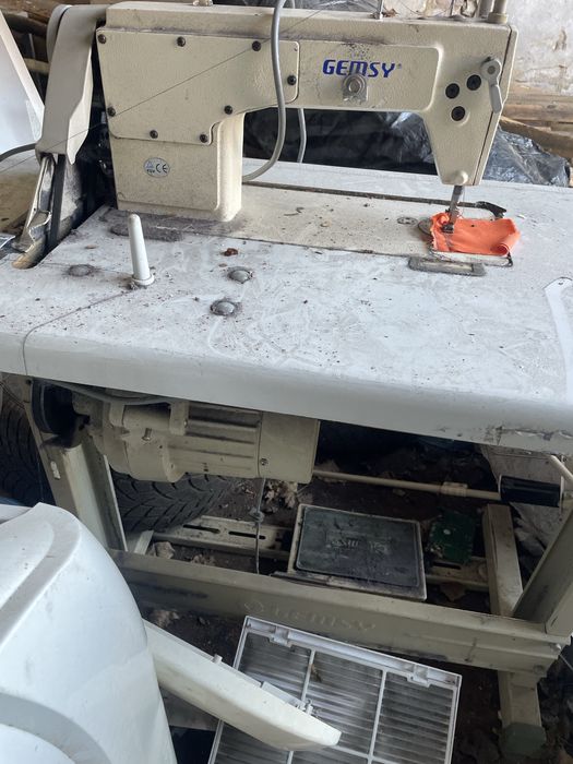 Продам швейну машинку Промеслову.