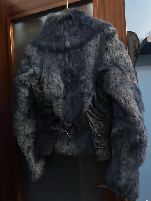 Casaco pelo de coelho e pele com oferta de bolsa