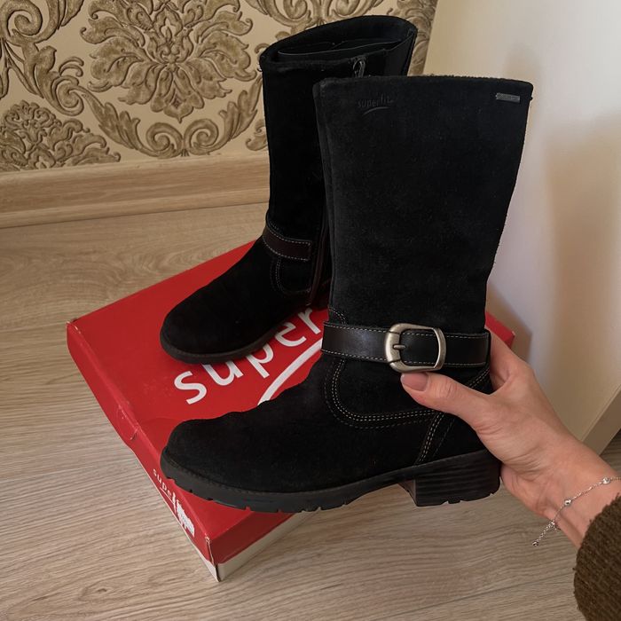 Демісезонні чоботи на дівчинку розмір 32 superfit