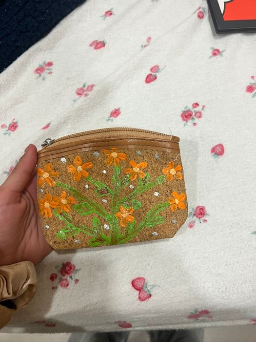 Carteirinha de cortiça feita á mão