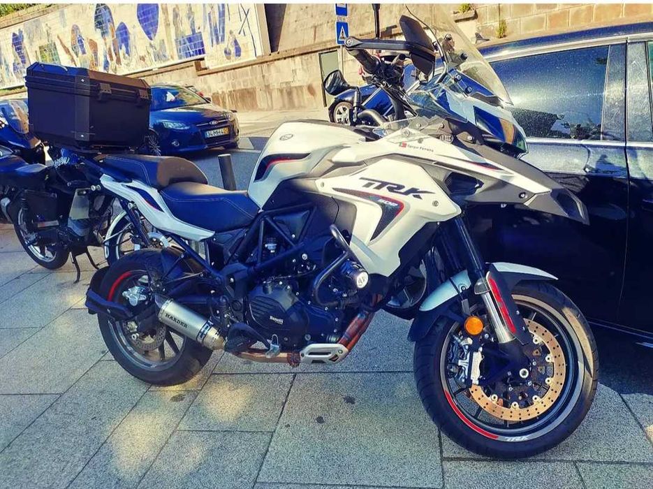Vendo minha benelli trk 502 bom estado  revisões feitas mota em muito bom estado
