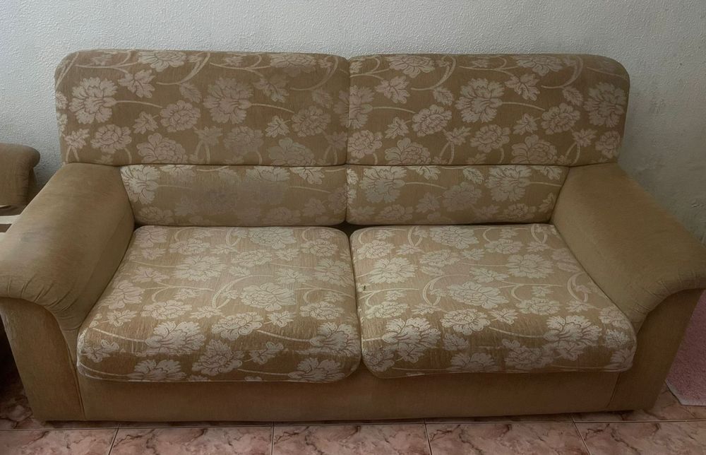 2 sofás castanho claro