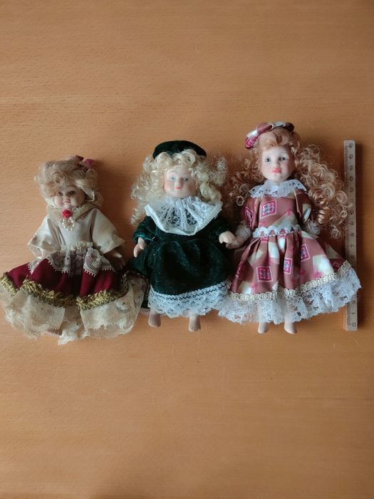 Bonecas de porcelana.