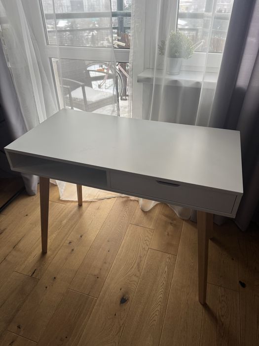 Białe biurko jysk