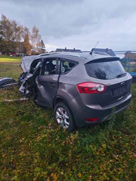 Ford Kuga uszkodzony