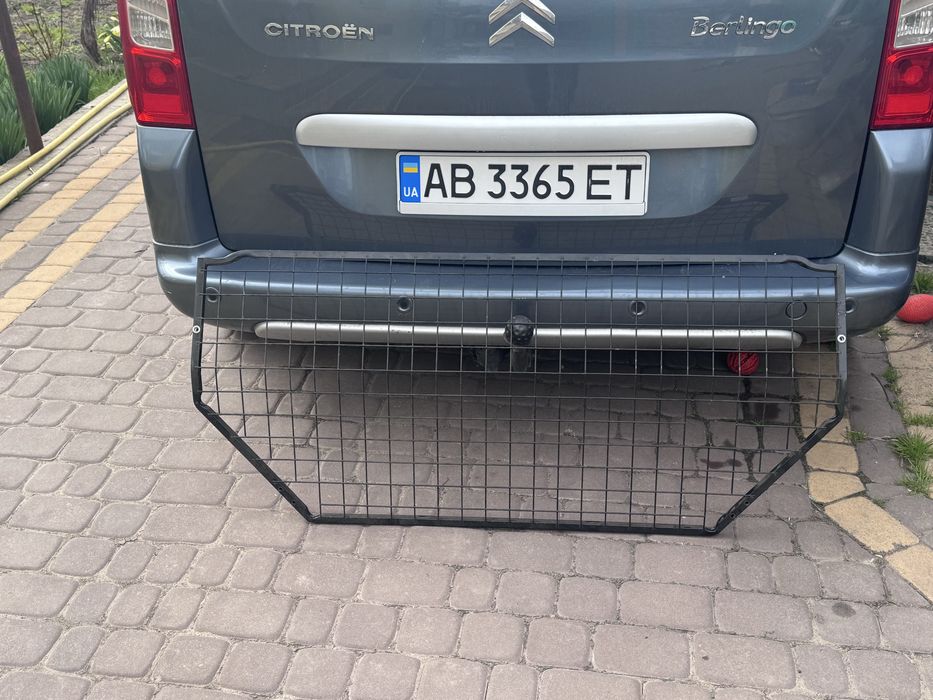 Автомобільна перегородка для собак  citroen berlingo. Partner.