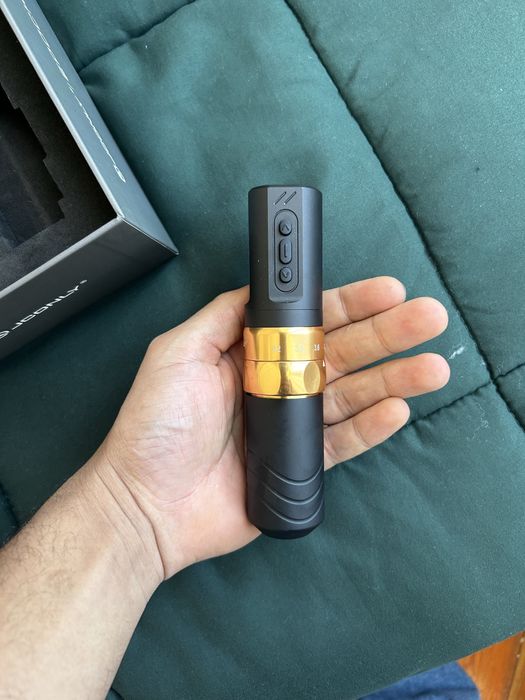 Maquina de tatto Pen 2 baterias, Seminova  usado pouquissimas vezes.