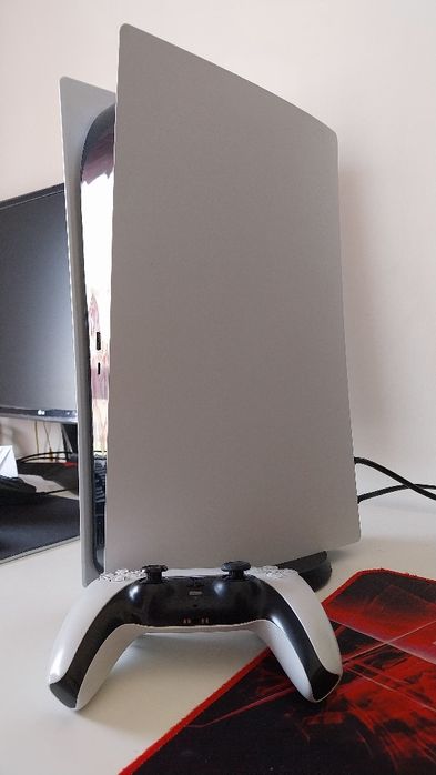 Consola Playstation 5 Digital, 1TB, com comando, em óptimo estado.