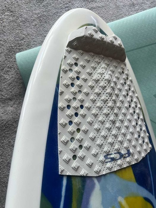 Prancha de Surf Source 5’10" Handshaped com capa FCS