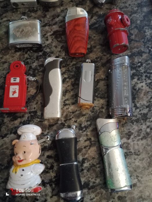 33 esqueiros antigos 30€ Só vendo o conjunto todo, não vendo em separado.