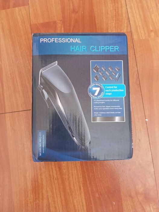 Máquina de cortar cabelo e acessórios