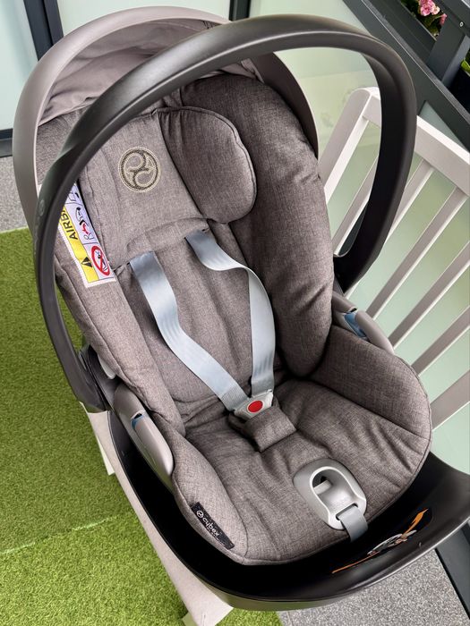 Продаю автокрісло Cybex Cloud Z i-Size з базою Isofix