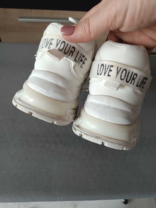 sneakersy białe Sprzedam
