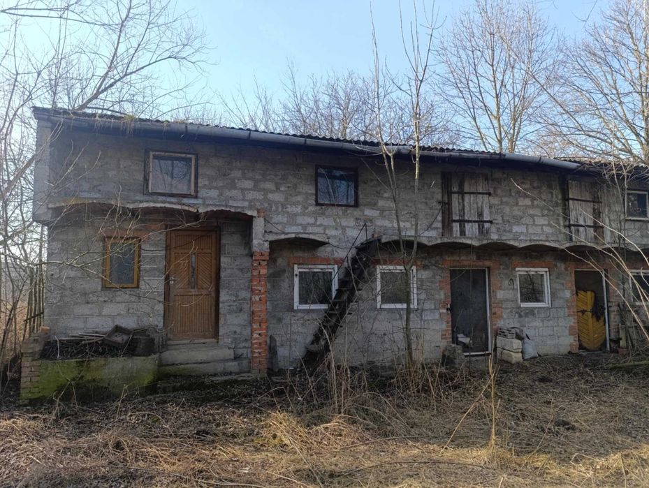 Działka z budynkami