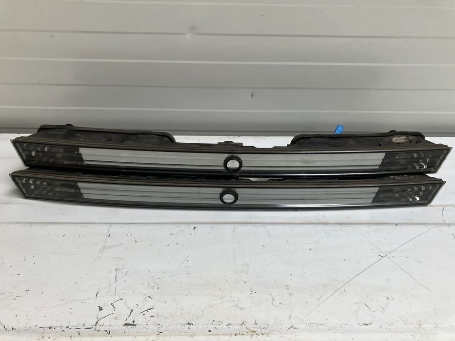 BLENDA KLAPY BMW E65 OŚWIETLENIE TABLICY REJESTRACYJNEJ LAMPY COFANIA LISTWA