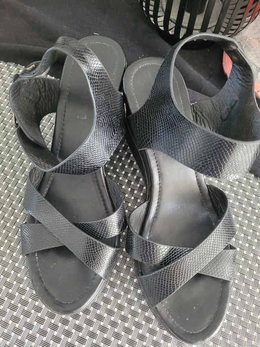 Piękne sandały rozm.39