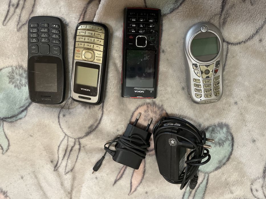 Старі мобільні телефони