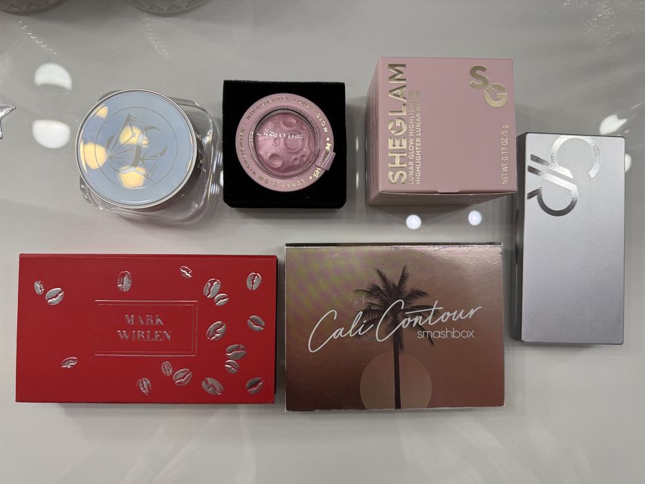 Професійна косметика для макіяжу.