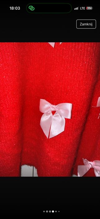 świąteczny sweter czerwony w kokardki