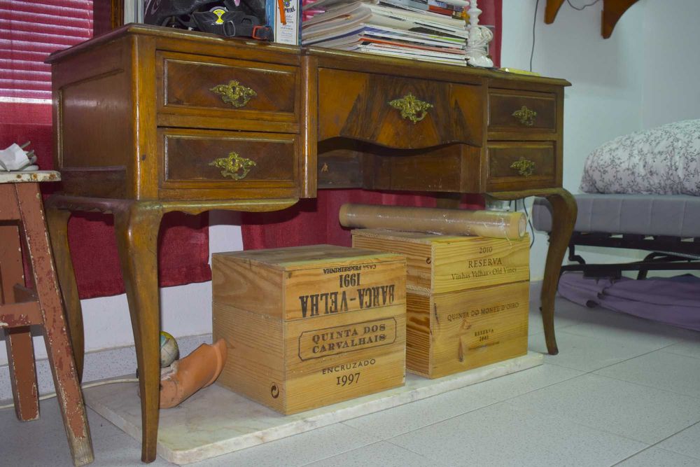 Toucador Queen Anne em madeira com 5 gavetas