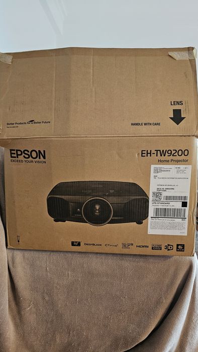 Epson EH-TW9200 e tela Lumene Embassy electrica