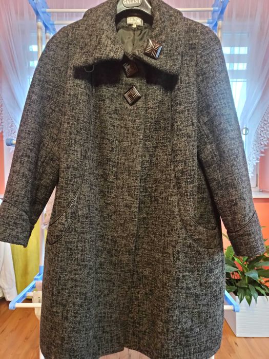 Płaszcz zimowy w rozmiarze 46