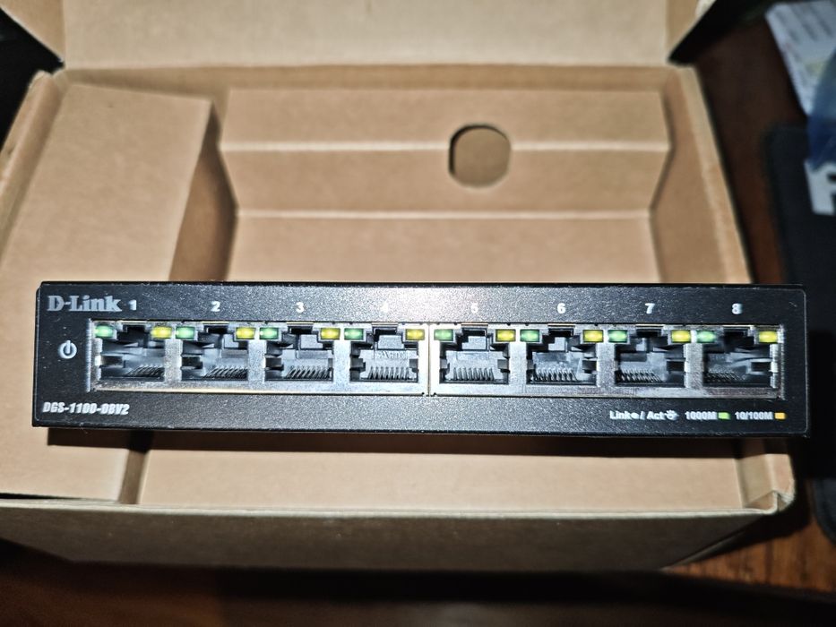 Комутатор D-link DGS-1100-08v2