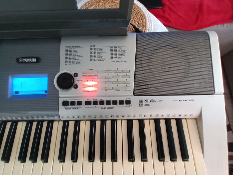 Keyboard Yamaha PSR E403 sprawny
